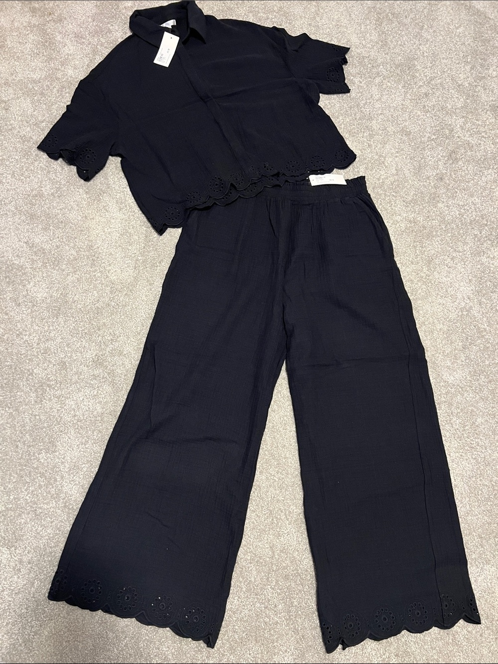 EverEve Women’s Black Gauze Eyelet Set